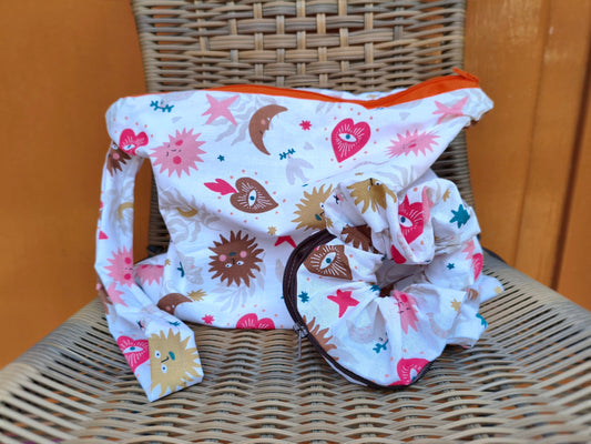 Secret Stash Set – Scrunchie με Κρυφή Θήκη & Πορτοφόλι-Φάκελος